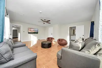 Image de Spacious Woodlands House with Amazing Amenities