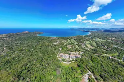 Image de Luxury 4-Bedroom Condo with Stunning Views – Poro 4a
