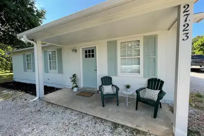 Image de Charming 3-bedroom cottage with WiFi on 1 acre in serene Brighton, Tn