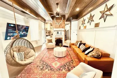 Image de The Modern Victorian Charmer Hot Tub 5 bedroom 4 bath