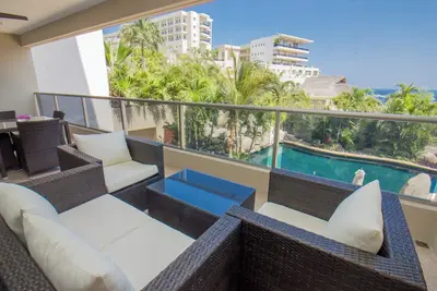 Image de Stunning 2 bedroom, 2 bathroom luxury condo with ocean views and large terrace