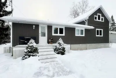 Image de Cozy Home on Sturgeon Lake with Hot Tub