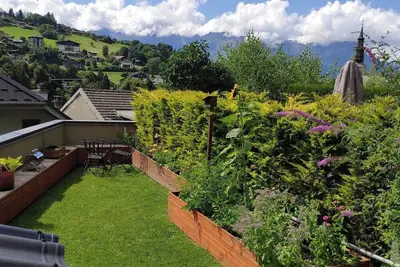 Image de La Cabane: charmant T2 avec jardin et vue centre village