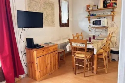 Image de À 100m des pistes de ski, 2ème étage, balcon, télévision, casier à ski, 22m², Risoul