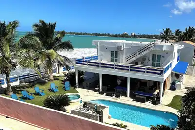 Image de This house is a 6 bedroom(s), 5 bathrooms, located in Luquillo, Pr.