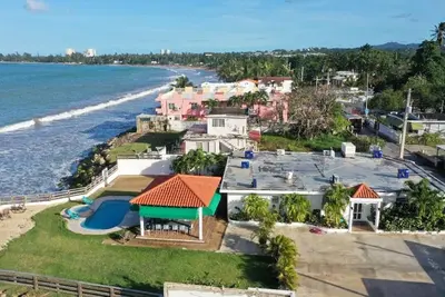 Image de This house is a 6 bedroom(s), 5. 5 bathrooms, located in Playa Fortuna, Pr.