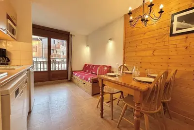 Image de À 140m des pistes de ski, Rez-de-chaussée, balcon, parking, casier à ski, 27m², Flumet