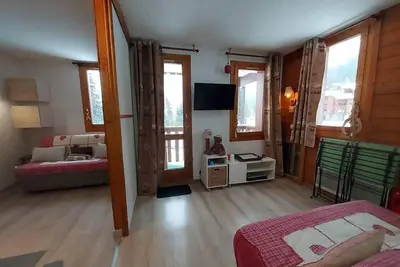 Image de À 50m des pistes de ski, balcon, télévision, casier à ski, 26m², Valmorel