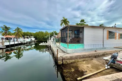 Image de Waterfront Tiki Hut Vacation House with Boat Dock Access