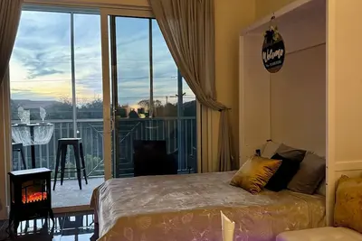 Image de Wow! Cut the ribbon! Brand new! Golf and Beach. Stylish and close to everything!