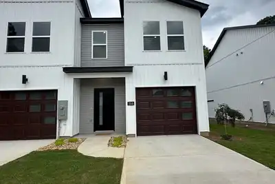 Image de 3-bedroom townhome in charming North Augusta with WiFi, Ac