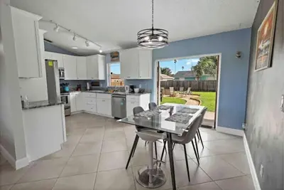 Image de Newly renovated modern home ready for the whole family to relax and enjoy