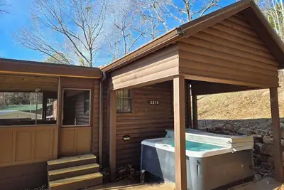 Image de Kirkland Cabin on the Lake!
