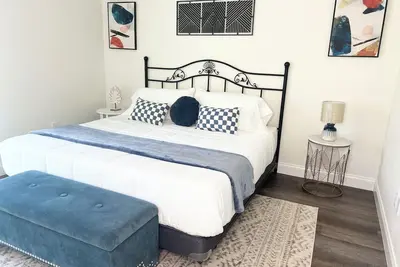 Image de King Bed W/Fire-pit 3b2b Duplex in Marion oaks