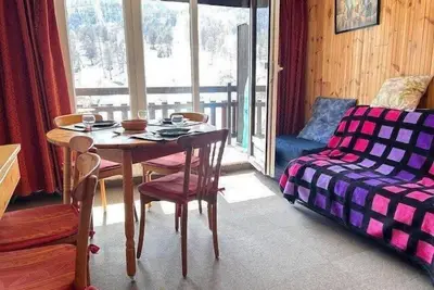 Image de À 10m des pistes de ski, 3ème étage, vue pistes de ski, balcon, télévision, casier à ski, 30m²