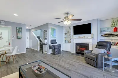 Image de Family & pet-friendly, 2bed/2. 5bath updated condo, 5 min to beach & Village