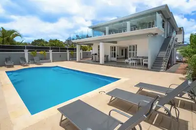Image de Villa Tropicale, 5 chambres, piscine, 5 min plage