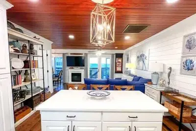Image de Ip Beach House- Family Holiday home 3 bedroom sleeps 8 Elevator Pet Friendly Ice