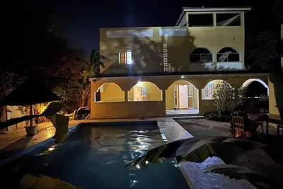 Image de Cozy villa 3 mins walk to the pristine Saly beach
