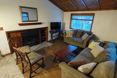Image de Cozy house with fireplace in Stowe