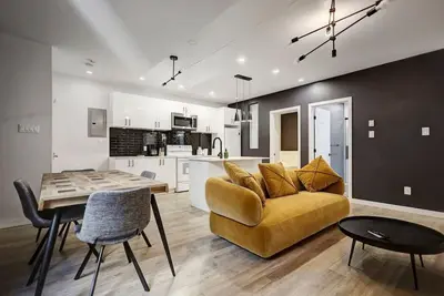 Vibrant 4br/2ba Retreat in the Plateau