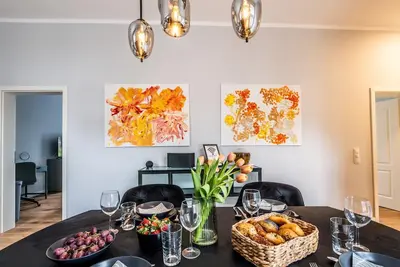 Image de 3 bedrooms, eat-in kitchen, new bathroom/toilet - modern listed old building