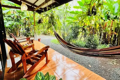 Image de Surrounded by nature, large gardens and many birds, an ideal place to rest.