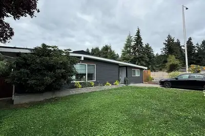 Image de Studio in Tacoma-Private entrance.