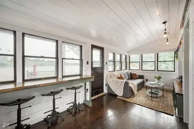 Image de Cozy & Scenic Lakeside Retreat