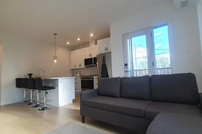 Image de Spacious 2br unit close to transit