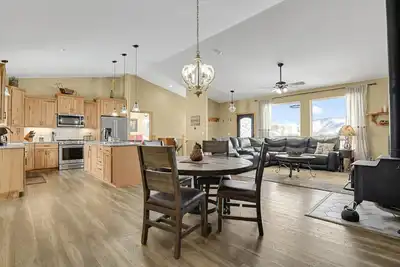 Image de New* Views and Firetable at Hillside Ranch