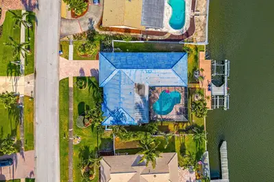 Image de Casa De Olas • Waterfront Luxe Home • Heated Pool • Boat Lift • Minutes to Beach