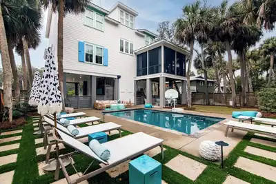 Image de The Clamorous Life Ii-Stunning Edisto Beach Showplace w/ Private Pool | 7 TVs | 2-Min Walk to Beach