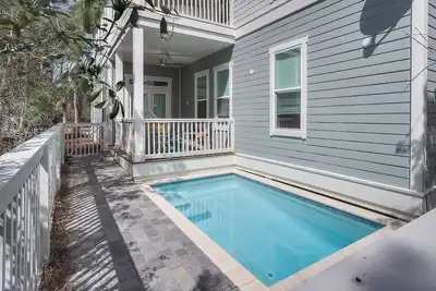 Image de Seacrest Beach - Private Pool / 4 Adult Bikes - 5 min. Walk to Rosemary | 4 Br | 4 Beds