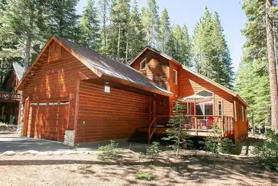 Image de Cozy 3-bedroom/3 -bath bungalow in welcoming Truckee with Heating, WiFi