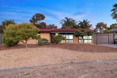 Image de Home on Carob is within walking distance to pub, local shopping centre, bus stop