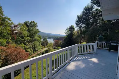 Image de Cozy cottage with stunning lake & mountain views\nNo lake access