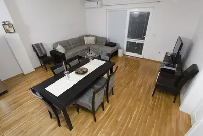 Image de Two Bedrooms Two bathrooms apartment, lounge/dining kitchen area, sea views.