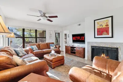 Image de Corner full 2br/2b Apt w/ Golf Views, Pool & Grill