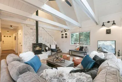 Image de Donner Gem by Tahoe Getaways - Beautifully Updated, Hot Tub, Pet Friendly