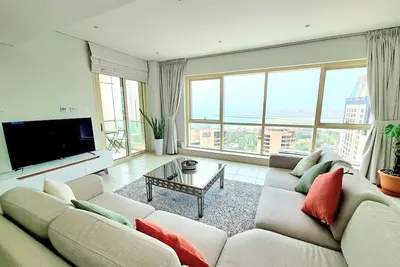 Image de Sunrise Homes - 2 Br with Panoramic Views next to Jbr Beach