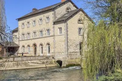 Image de Superbe Moulins avec sa roue en fonction. Profitez de 6 chambres et 3 salles de bain