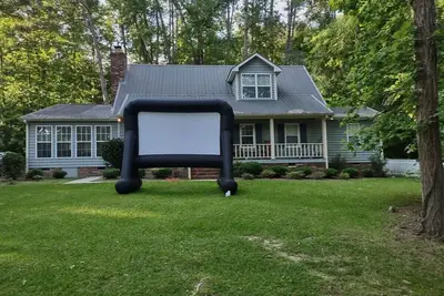 Image de 7 Acres | 2 Houses |  Pond| Game Room | Full Gym