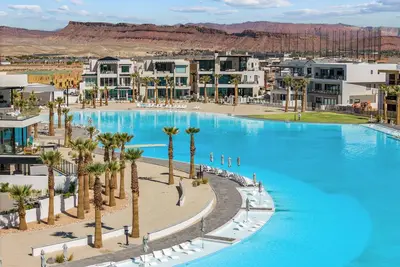 Image de Always an Adventure: Desert Color Lagoon + Beaches, Hot Tub!