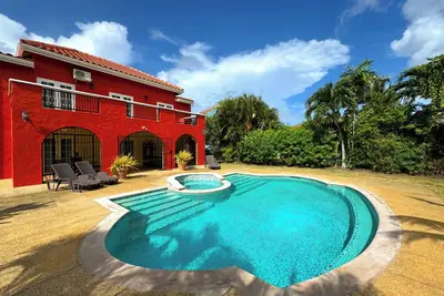 Charming 3-bedroom villa in Bon Accord - close to beaches and private pool.