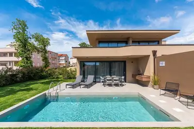 Image de Ground-Floor Apartment with Private Pool and Terrace in Istria, 150 Meters from the Sea