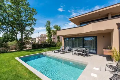 Image de Ground-Floor Apartment with Private Pool and Terrace in Istria, 150 Meters from the Sea
