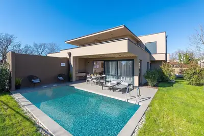 Image de Ground-Floor Apartment with Private Pool and Terrace in Istria, 150 Meters from the Sea