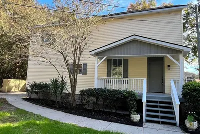 Image de Beautifully renovated, walkable home in Charleston - close to everything!