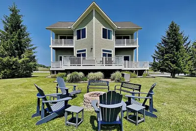 Image de Dacha Verde | Luxe, Game Room, Hot Tub